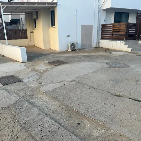 2 Bedroom Flat 1km From The Beach * Paralimni