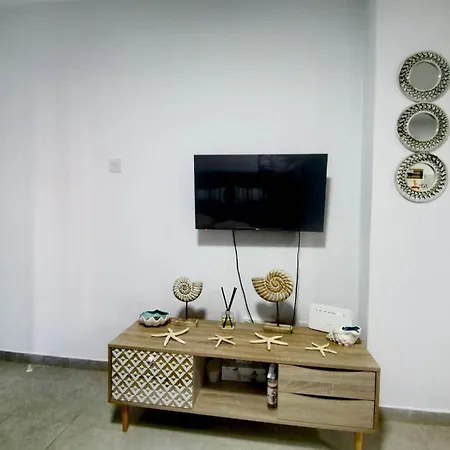 2 Bedroom Flat 1km From The Beach Paralimni