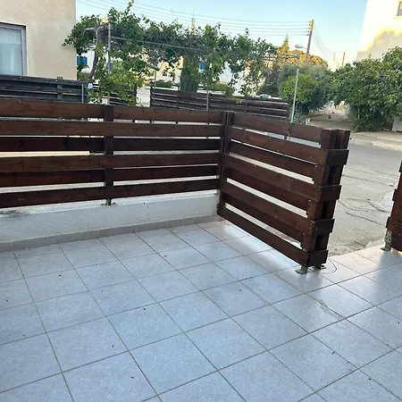 2 Bedroom Flat 1km From The Beach Apartment *